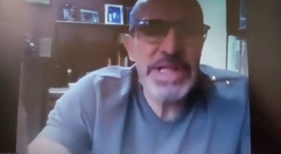 El profesor hizo comentarios que enfurecieron a los alumnos