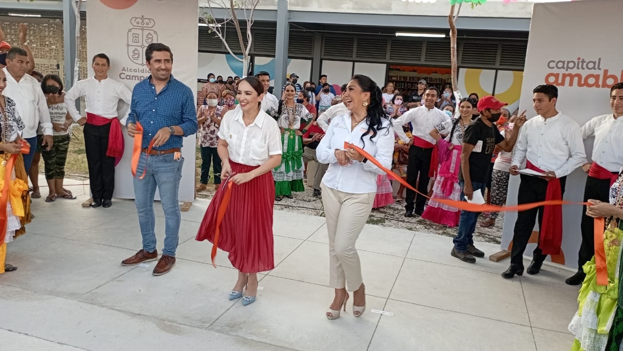El Centro Cultural y Deportivo está ubicado en una colonia que fue regularizada durante la administración del exedil campechano prófugo, quien acusa persecución política