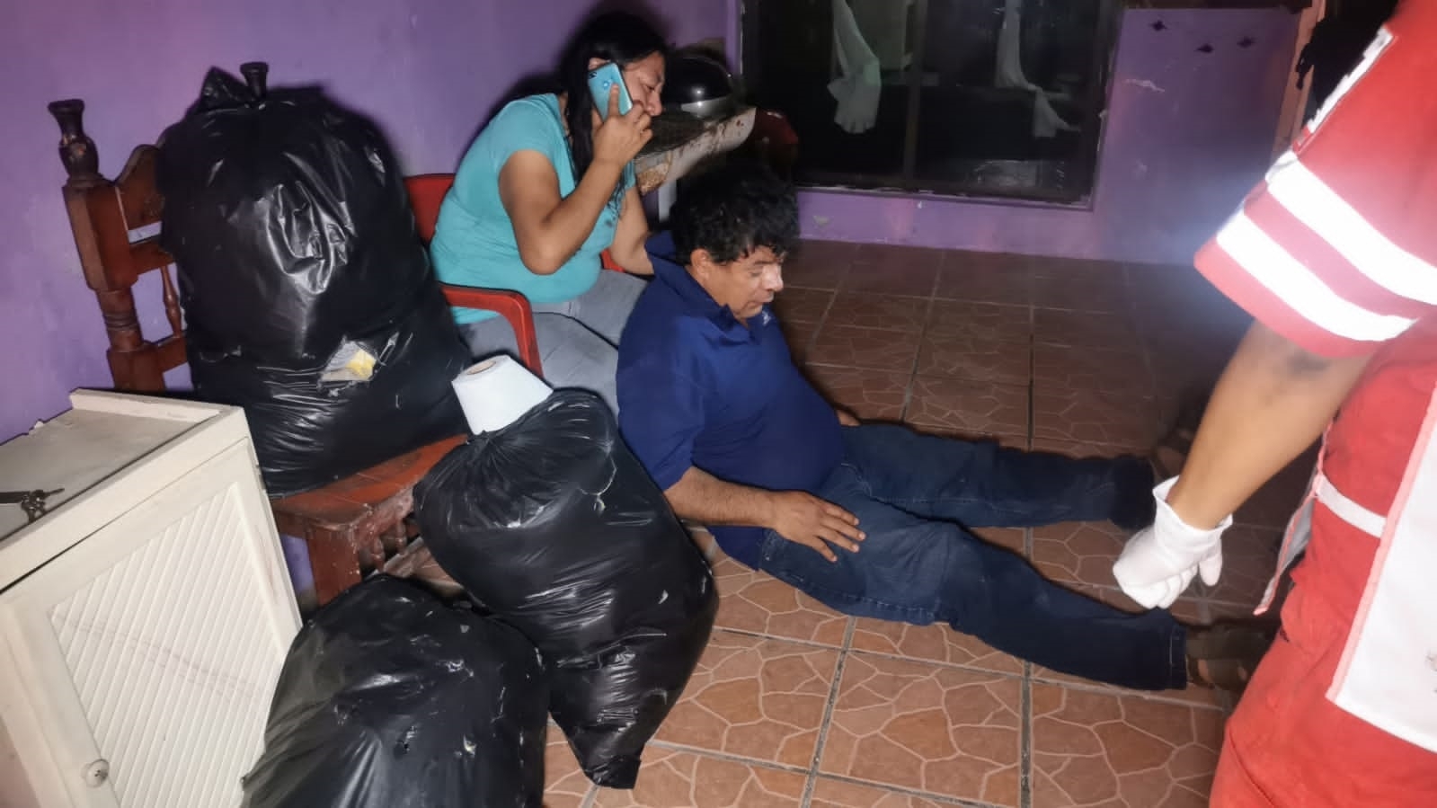 El tío estaba ebrio cuando le pegó a su esposa, luego se disculpó