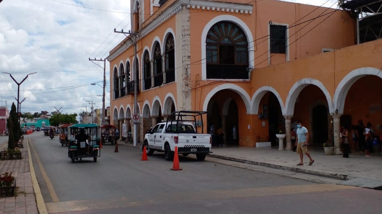 El domingo 15 de este mes es día de San Isidro Labrador, por lo cual los palqueros iniciarán con el armado del coso artesanal de Tixkokob El domingo 15 de este mes es día de San Isidro Labrador, por lo cual los palqueros iniciarán con el armado del coso artesanal de Tixkokob