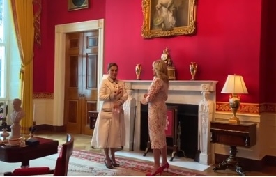La escritora visitó la Casa Blanca donde platicó con la primera dama de Estados Unidos Jill Biden La escritora visitó la Casa Blanca donde platicó con la primera dama de Estados Unidos Jill Biden