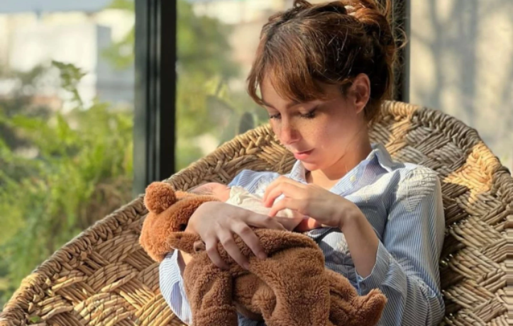 La conductora de 'Netas divinas' detalló cómo fueron sus primeros días como mamá La conductora de 'Netas divinas' detalló cómo fueron sus primeros días como mamá