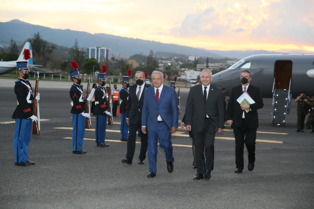 AMLO continúa su gira por Centroamérica
