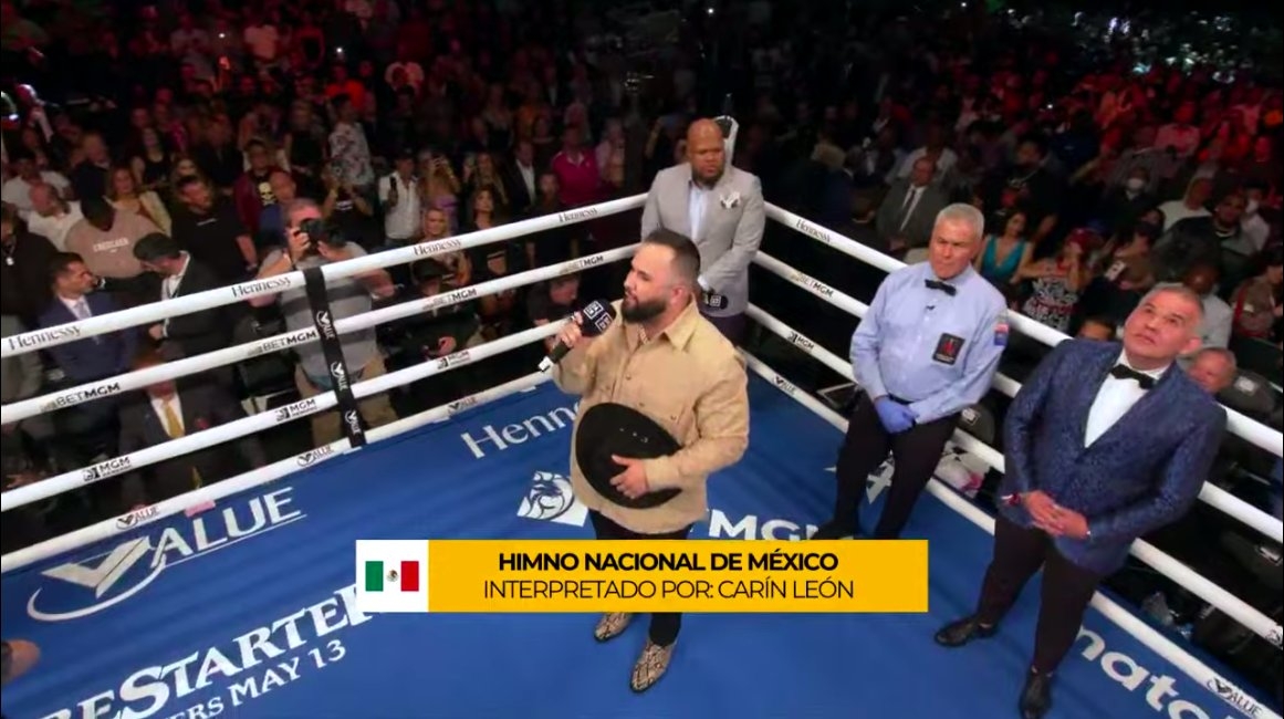 Carín León interpretó el himno nacional mexicano en la pelea del Canelo Álvarez
