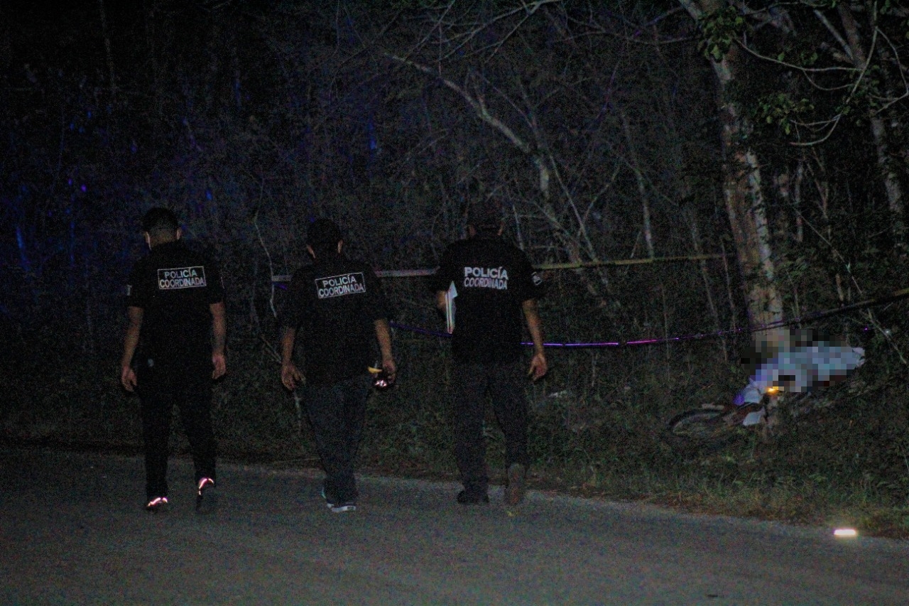 Motociclista muere tras chocar contra un árbol en Calotmul, Yucatán