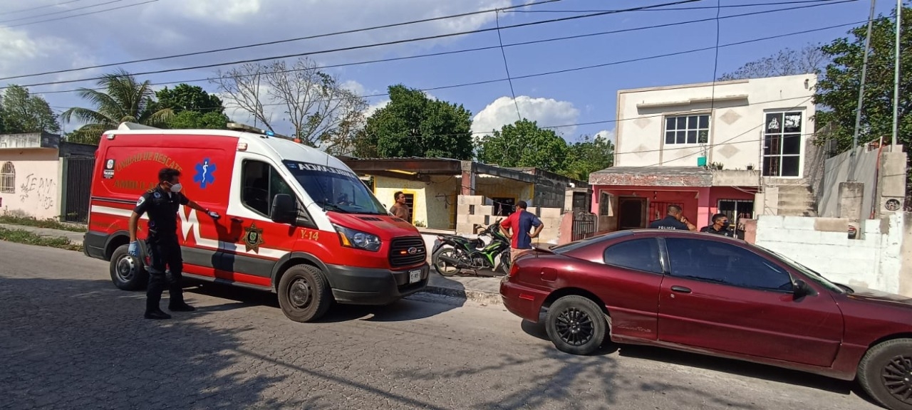 Las autoridades llegaron para atender al hombre luego de ingerir varios líquidos peligrosos