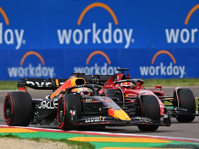 Checo Pérez sigue adelante en la cmpetencia Checo Pérez sigue adelante en la cmpetencia