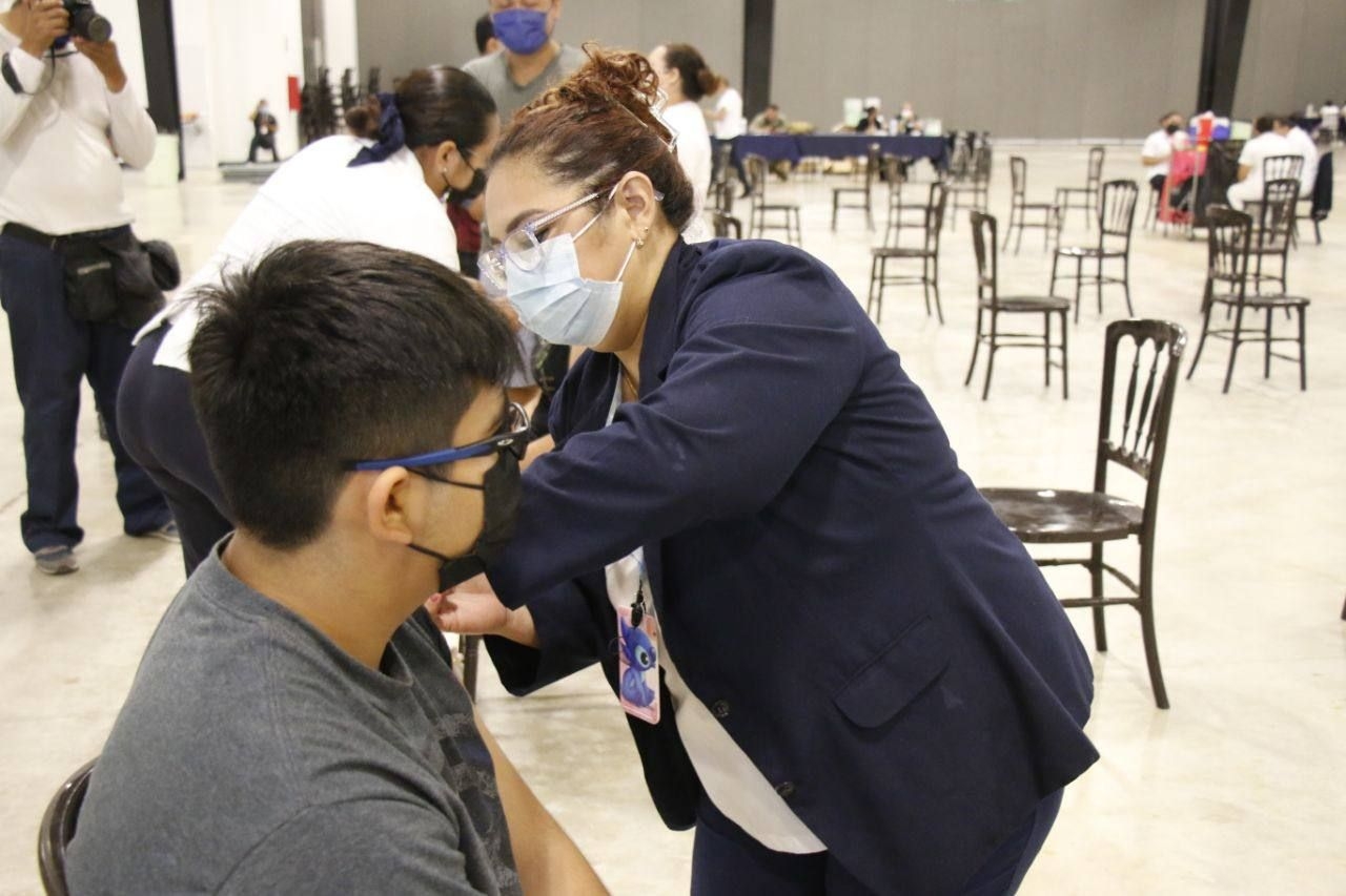 Jóvenes de 12 a 14 años de 12 municipios de Yucatán recibirán su primera dosis de la vacuna contra el COVID-19
