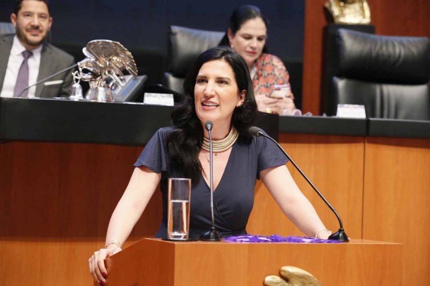 La senadora panista exigió la renuncia de Claudia Sheinbaum por colapso de la L12. Foto: Twitter @kenialopezr