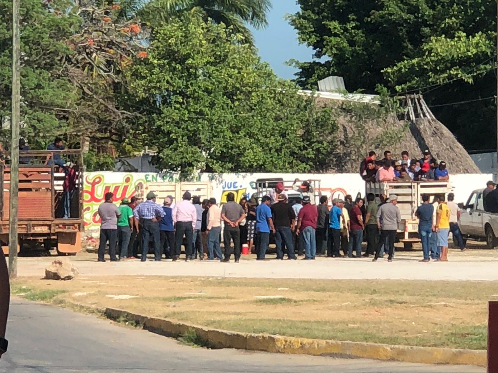 Los campesinos retuvieron a dos funcionarios municipales Los campesinos retuvieron a dos funcionarios municipales