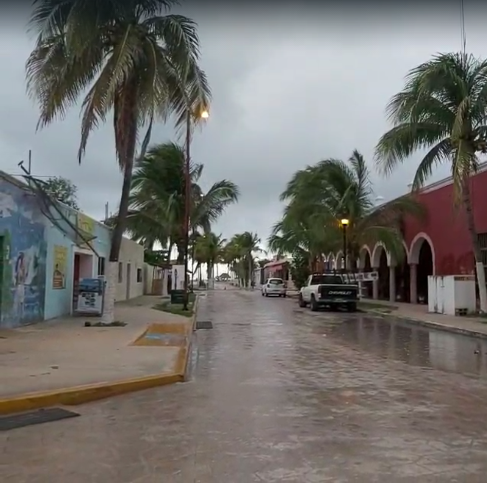 "La lluvia trae como consecuencia que el puerto esté sin visitas", reveló una lugareña del puerto