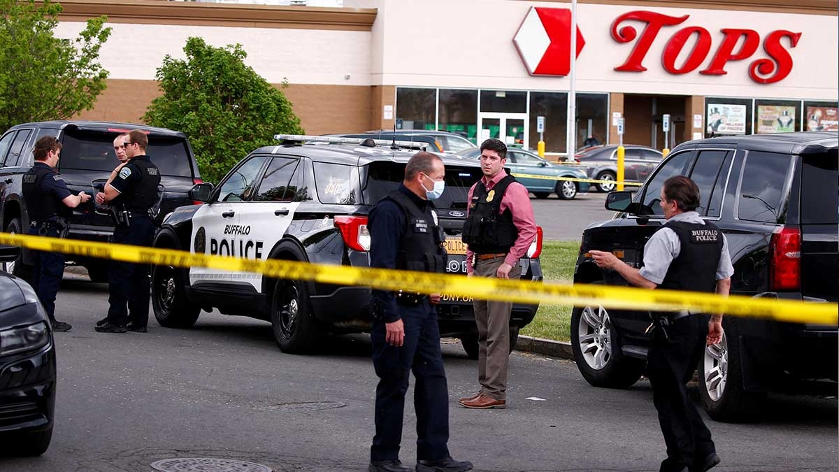 Policía de Memphis informa sobre un hombre que disparaba a ciudadanos en este sitio Policía de Memphis informa sobre un hombre que disparaba a ciudadanos en este sitio