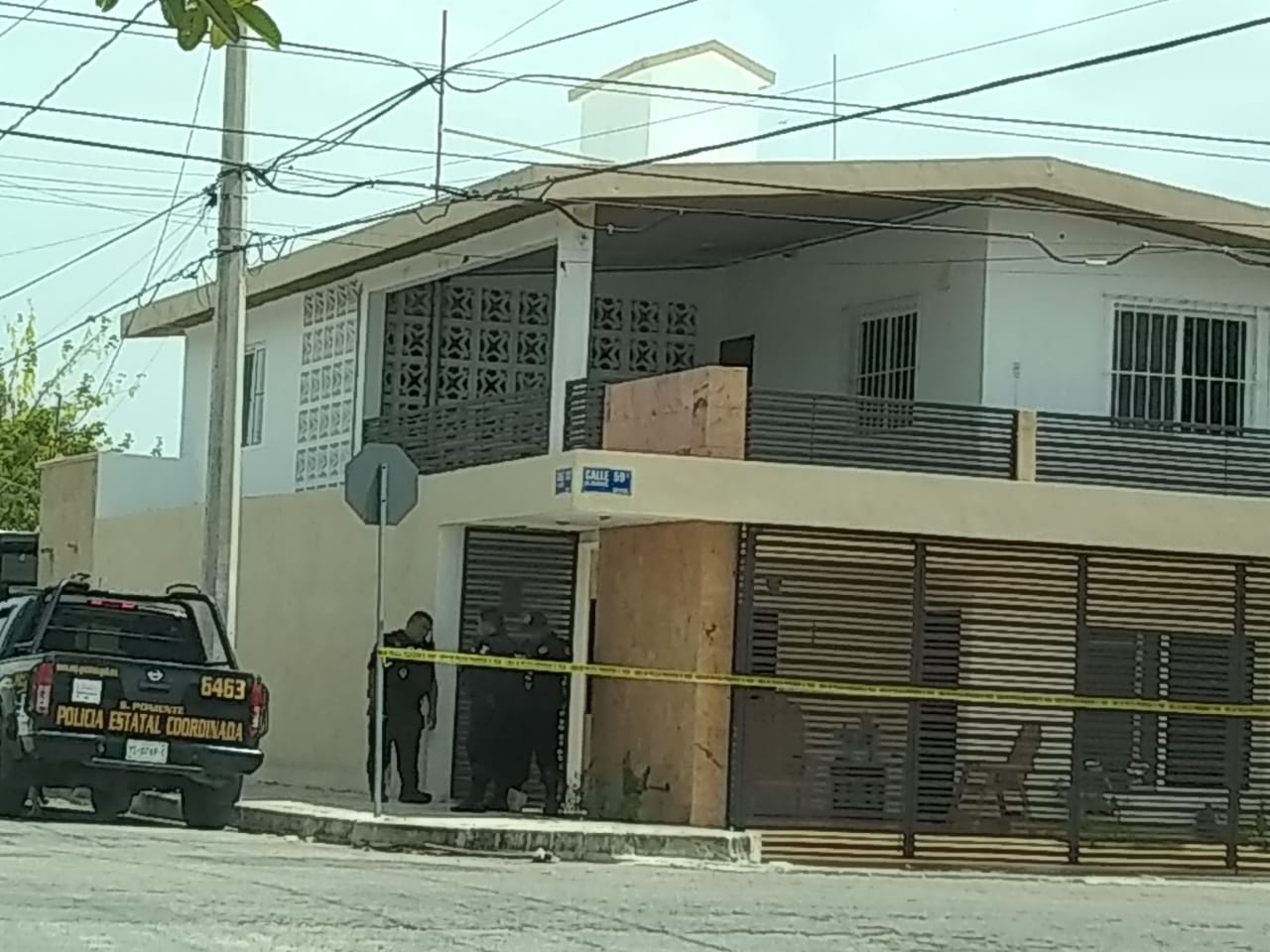 Al lugar de los hechos llegaron elementos de la Secretaría de Seguridad Pública, así como estar a la espera de la Semefo para el levantamiento del cuerpo