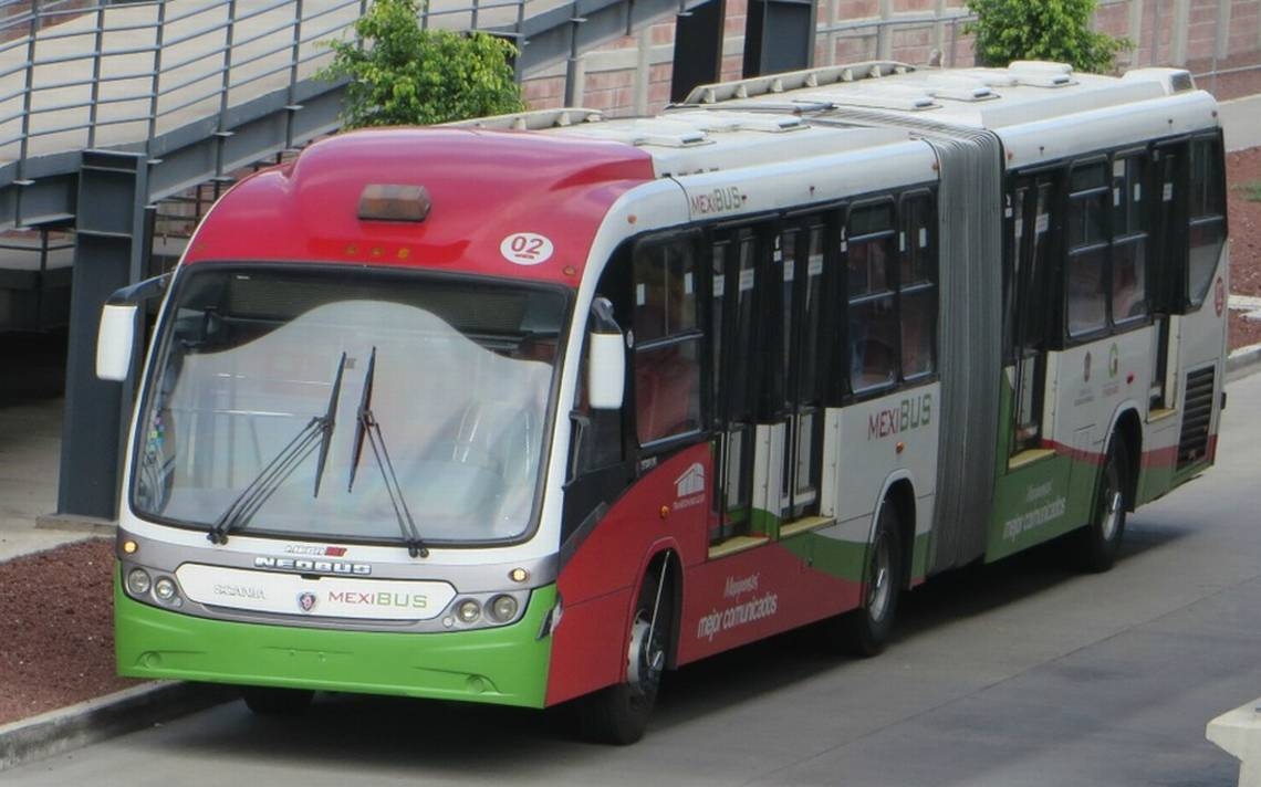 Un camión de Mexibus envistió a un motociclista