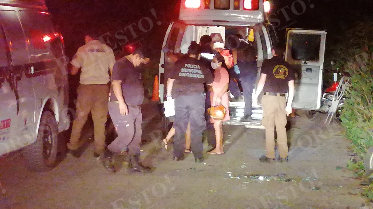 El conductor del mototaxis fue atendido en el lugar por paramédicos locales. Foto: Alejandro Colli
