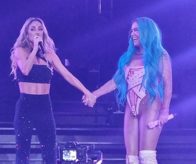 Karol G invitó a cantar a Anahí hace unos meses en su concierto en la CDMX. Foto: especial