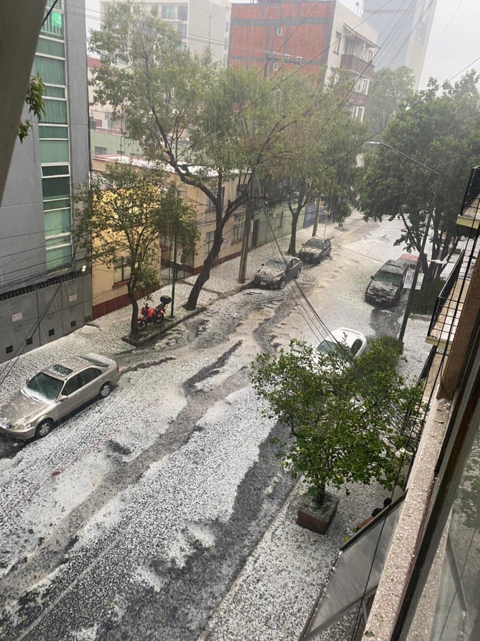 Una fuerte lluvia y granizo se registró la tarde de este domingo en el sur de la Ciudad de México