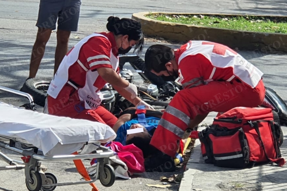 Motociclista termina grave tras accidentarse en la colonia López Mateos de Cozumel