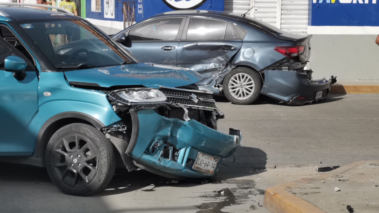 Al lugar llegaron elementos de la vialidad para el deslindar responsabilidades y que los conductores lleguen a un acuerdo