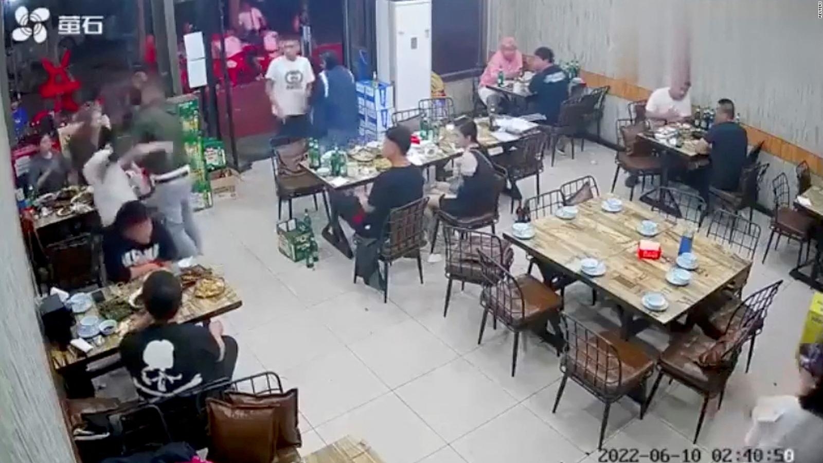 Los sujetos agredieron a unas mujeres en un restaurante de China el fin de semana Los sujetos agredieron a unas mujeres en un restaurante de China el fin de semana