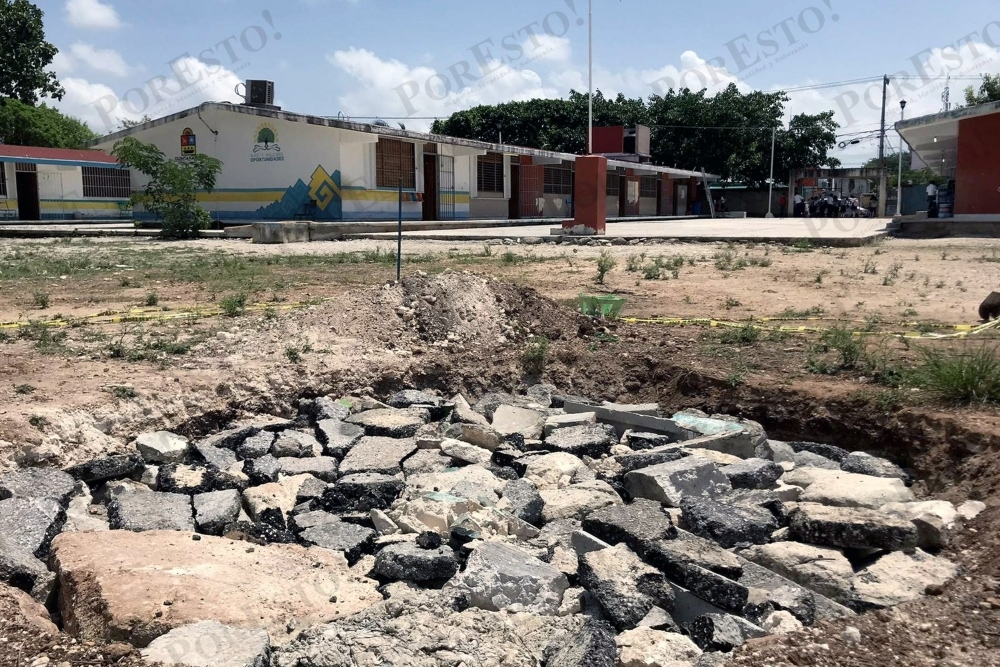 Una mujer fue la que publicó el video sobre el socavón que apareció en una escuela de Cancún, indicando el peligro que representaba para los alumnos