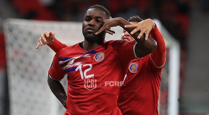 Joel Campbell, jugador de la Liga MX, se convirtió en el héroe y le da el pase al Mundial a Costa Rica. Foto: Twitter @fedefutbolcrc
