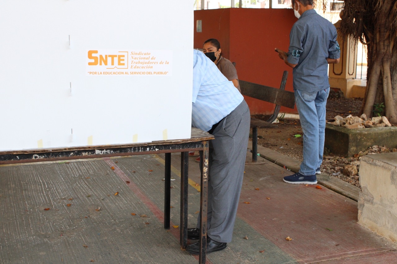 Docentes señalaron que no pudieron votar por falta de actualización en el padrón magisterial Docentes señalaron que no pudieron votar por falta de actualización en el padrón magisterial