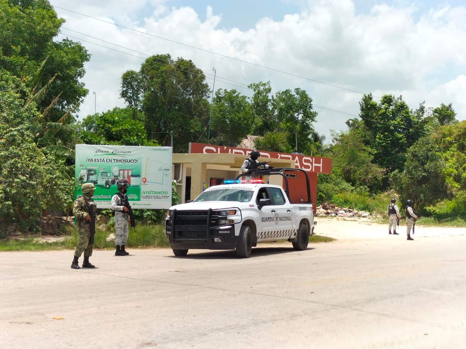 Elementos de la Sedena custodiaron el área donde se llevó el cateo en el municipio de Carrillo Puerto, perteneciente a la Zona Maya de Quintana Roo Elementos de la Sedena custodiaron el área donde se llevó el cateo en el municipio de Carrillo Puerto, perteneciente a la Zona Maya de Quintana Roo
