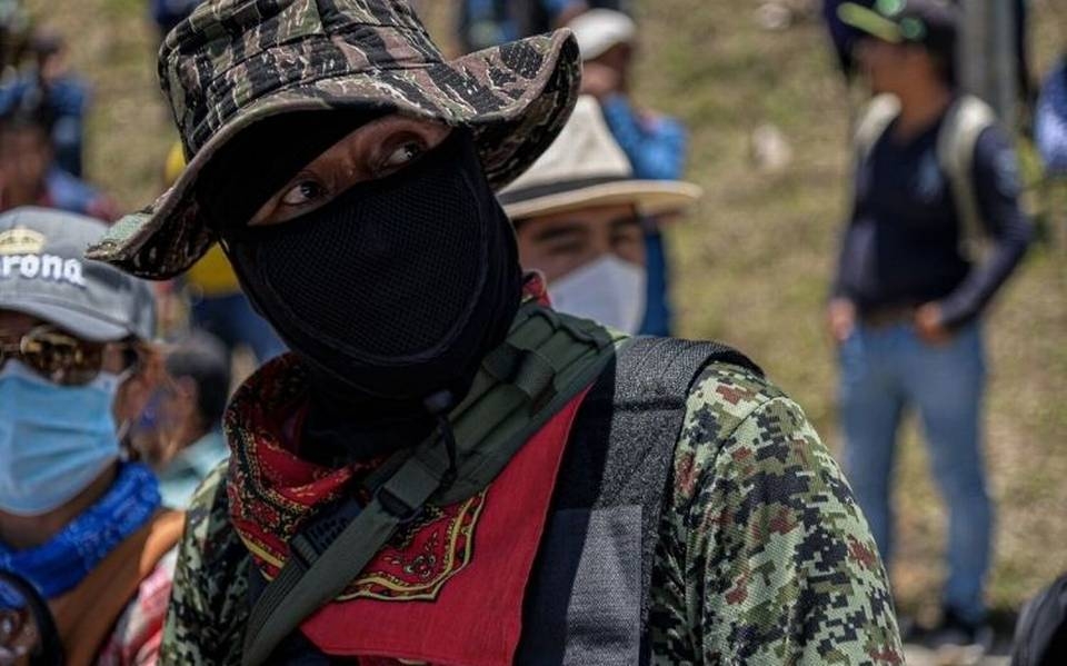 Los civiles armados reconocieron que incendiaron vehículos en el camino Los civiles armados reconocieron que incendiaron vehículos en el camino