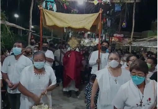Los fieles se congregaron en la parroquia de Hunucmá. Foto: Especial