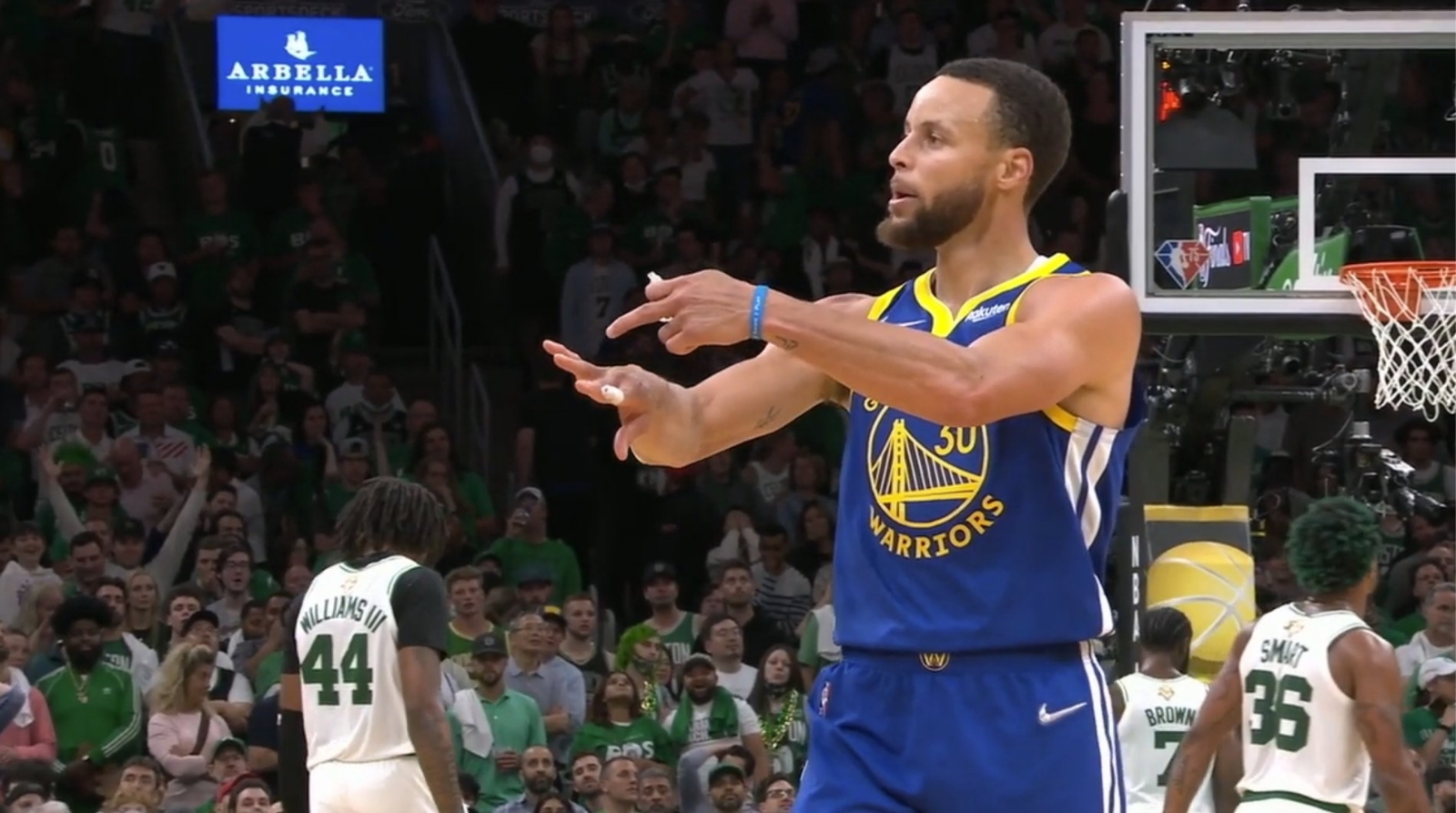 Golden State Warrios venció esta noche a los Boston Celtics y se proclamó campeón
