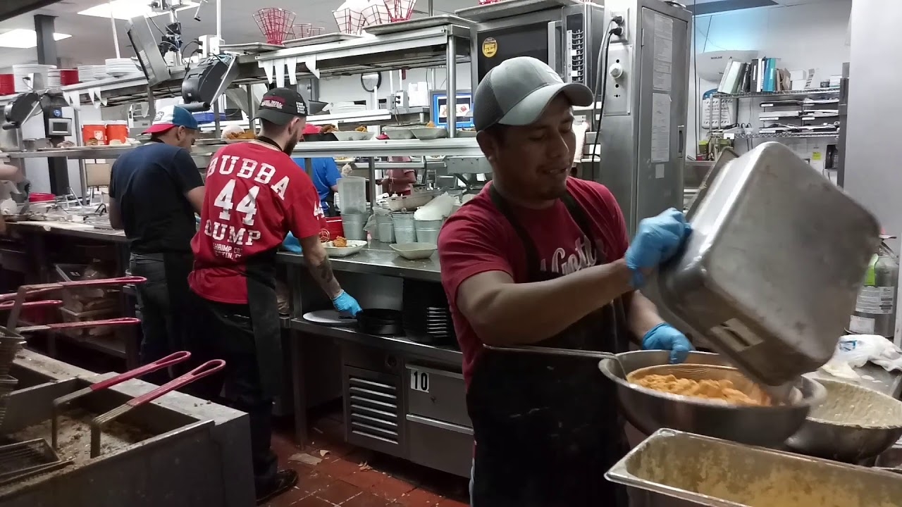 Los yucatecos en el extranjero laboran en el área de servicios Los yucatecos en el extranjero laboran en el área de servicios