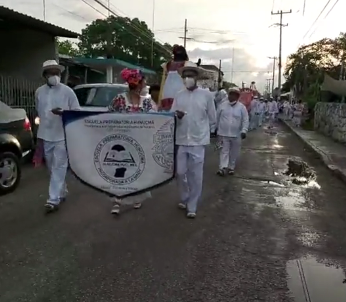 Los jóvenes jaraneros integrantes de escuela preparatoria y de distintos gremios de la vecina población de Tetiz
