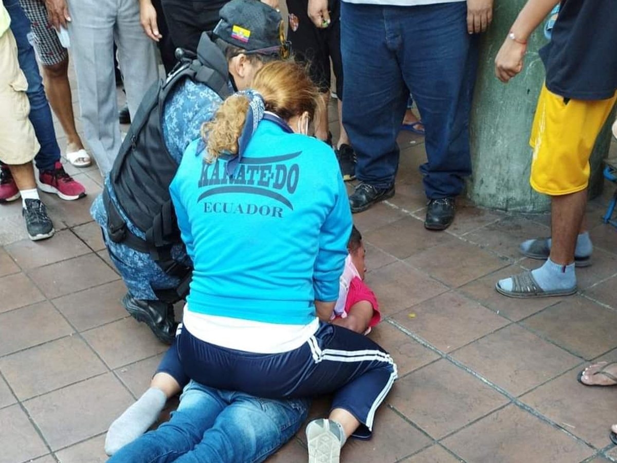 La campeona de MMA de Ecuador sometió al hombre que golpeaba a una mujer La campeona de MMA de Ecuador sometió al hombre que golpeaba a una mujer