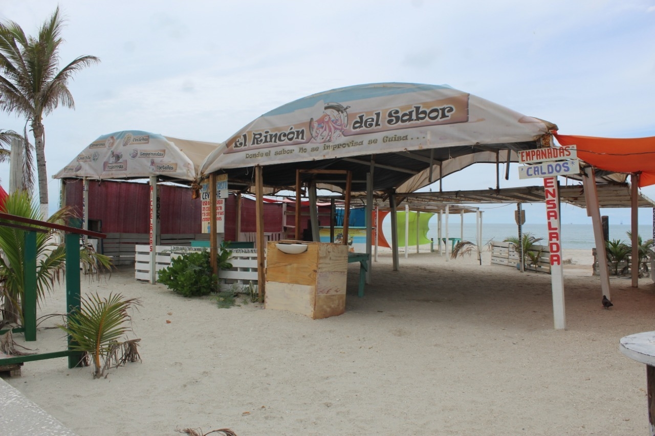 Mayoría de negocios del malecón costero carecen de permisos de manejo de aguas residuales