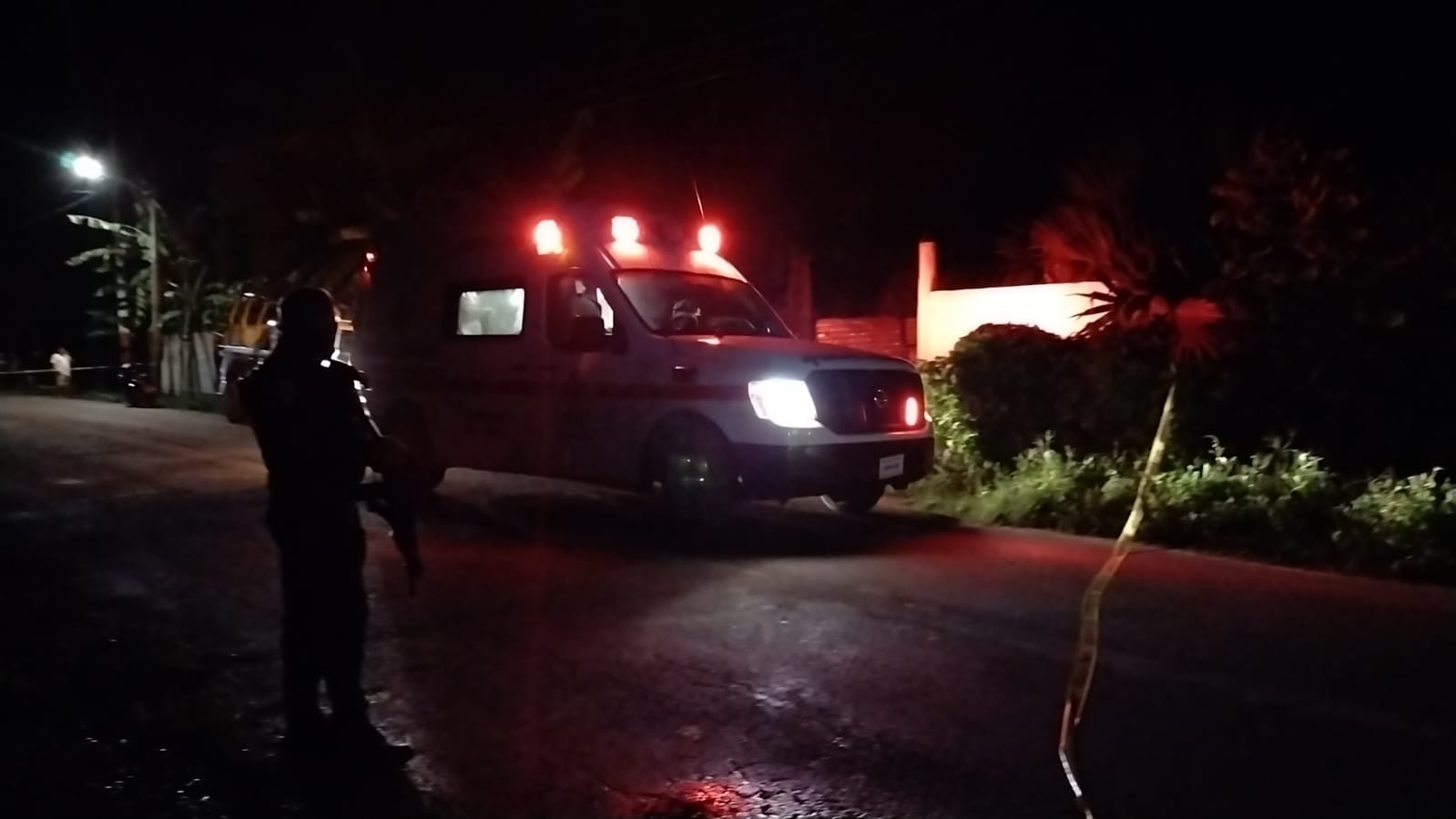 Un hecho violento se registró en X-Hazil Sur que terminó con dos personas privadas de su libertad y una más herida Un hecho violento se registró en X-Hazil Sur que terminó con dos personas privadas de su libertad y una más herida