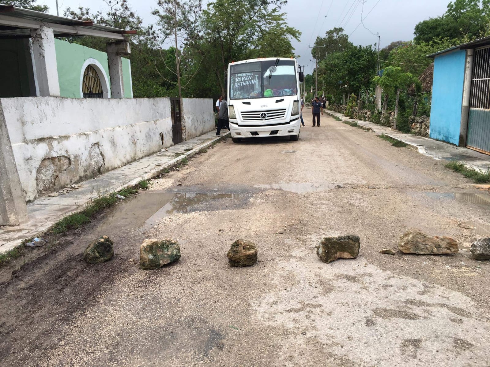 Los vecinos aseguran que de tres camiones pasaron a uno, el cual no se da abasto para dar el servicio