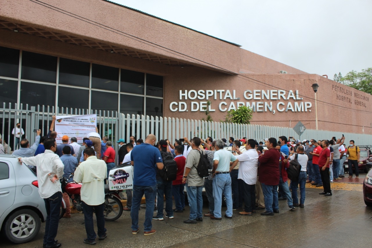 Los trabajadores petroleros en Ciudad del Carmen indicaron que las medicinas que faltan las deben comprar ellos, y que éstas tienen un precio elevado