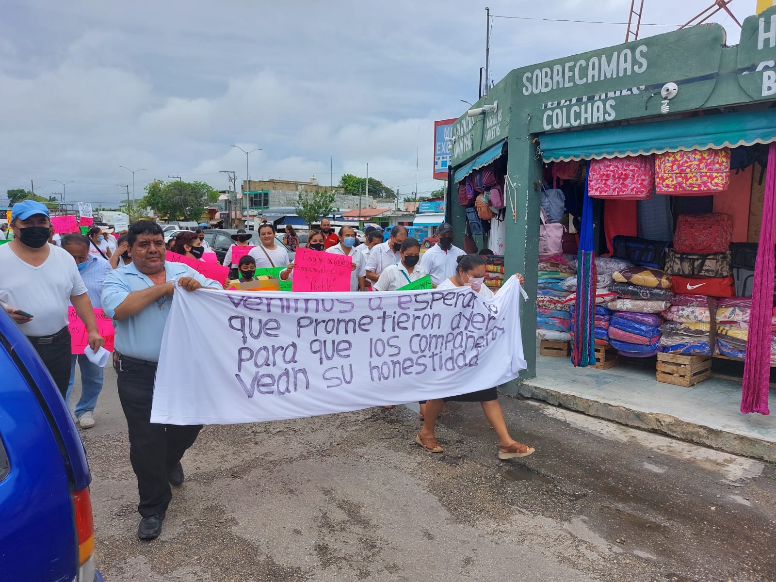 Los locatarios indicaron que se realizó un cambio erróneo en la figura de renta en lugar de derechos, en la Ley de Hacienda de Chetumal Los locatarios indicaron que se realizó un cambio erróneo en la figura de renta en lugar de derechos, en la Ley de Hacienda de Chetumal