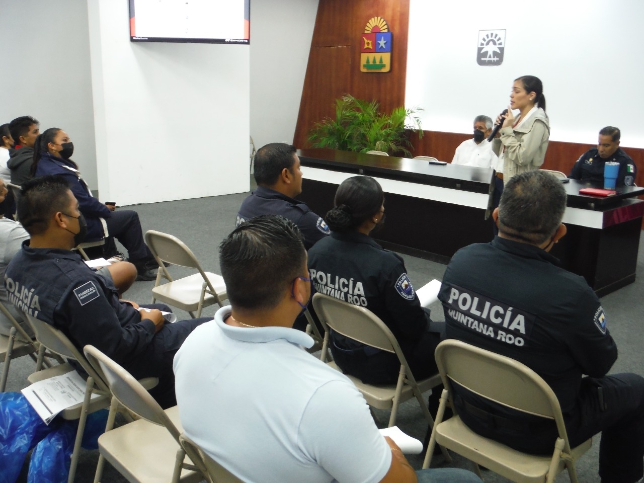Policías de Cozumel aseguran que esto es sólo para mantenerlos 'callados'