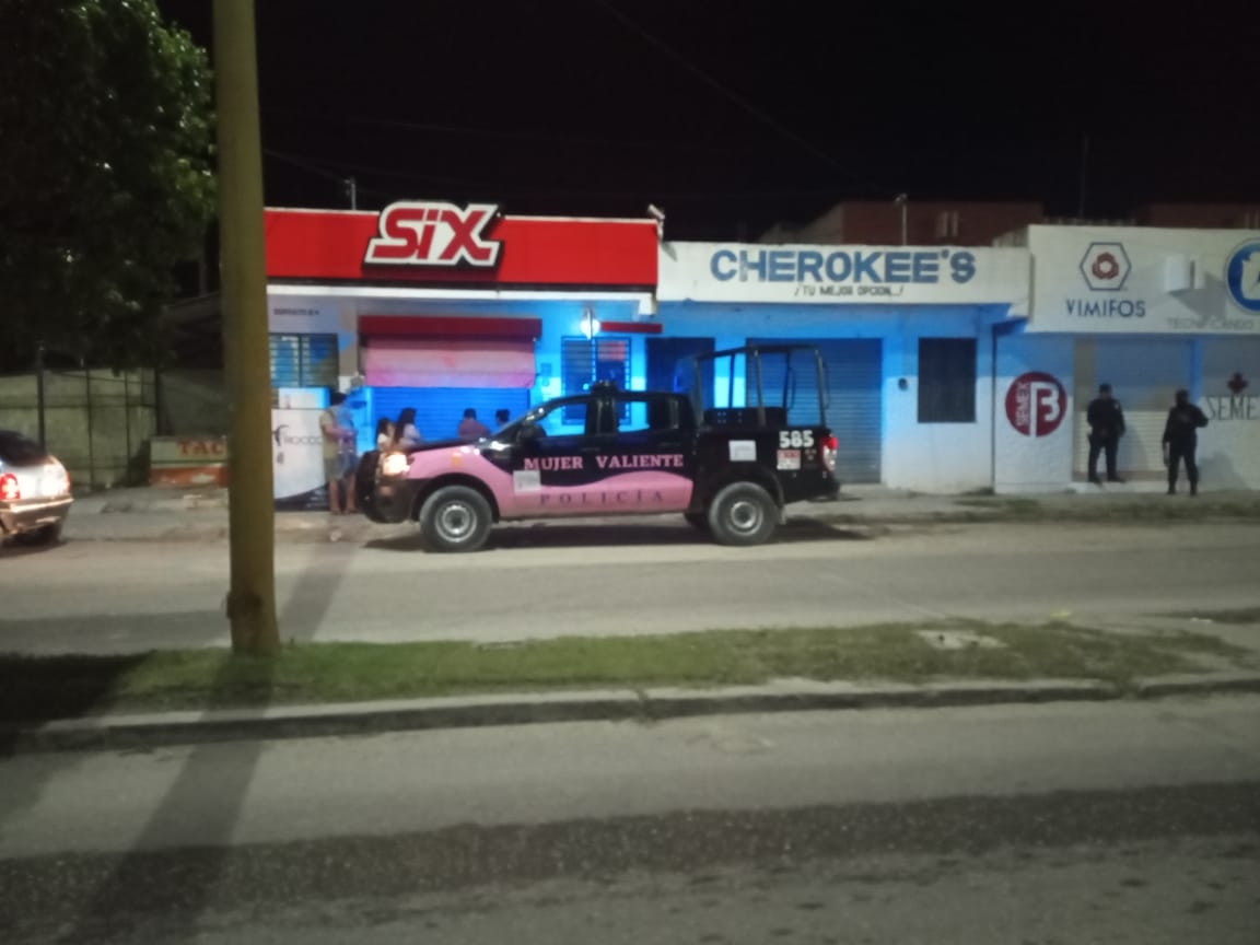La tienda asaltada está sobre avenida Héctor Pérez Martínez de la colonia Morelos, en Campeche. Foto: Joaquín Guevara La tienda asaltada está sobre avenida Héctor Pérez Martínez de la colonia Morelos, en Campeche. Foto: Joaquín Guevara