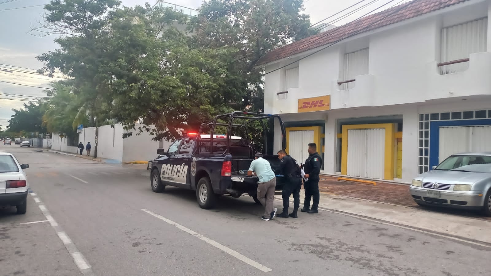 Los policías de Playa del Carmen acudieron al Condominio Oasis 10 de la ciudad, para acordonar la zona del asesinato