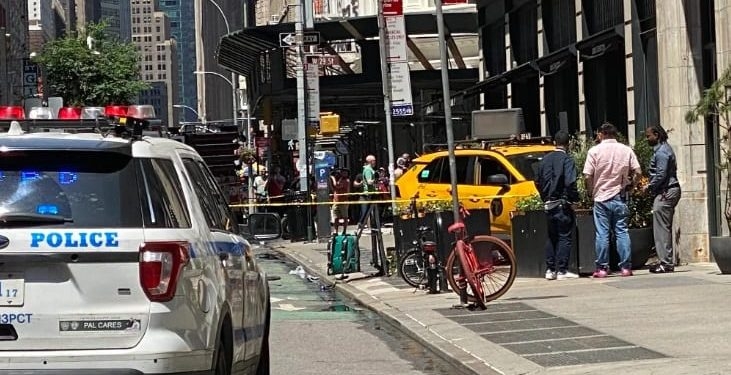 Un taxi atropelló a varias personas en Nueva York cuando se subió a la acera Un taxi atropelló a varias personas en Nueva York cuando se subió a la acera