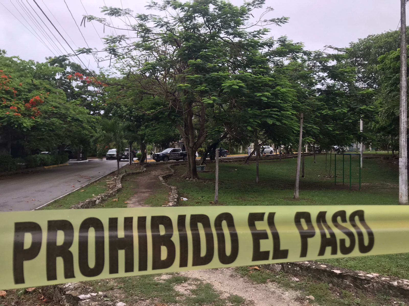 El cadáver fue trasladado a las instalaciones del Servicio Médico Forense de Cancún, tras su hallazgo en la Supermanzana 45 El cadáver fue trasladado a las instalaciones del Servicio Médico Forense de Cancún, tras su hallazgo en la Supermanzana 45