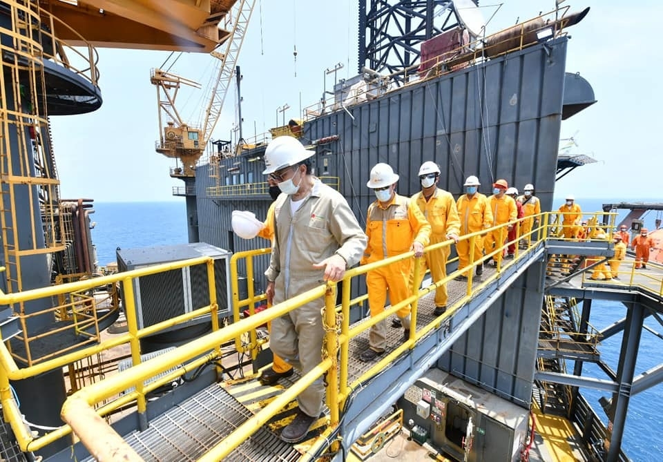 Critican el trabajo realizado por el director de Pemex en Carmen Critican el trabajo realizado por el director de Pemex en Carmen