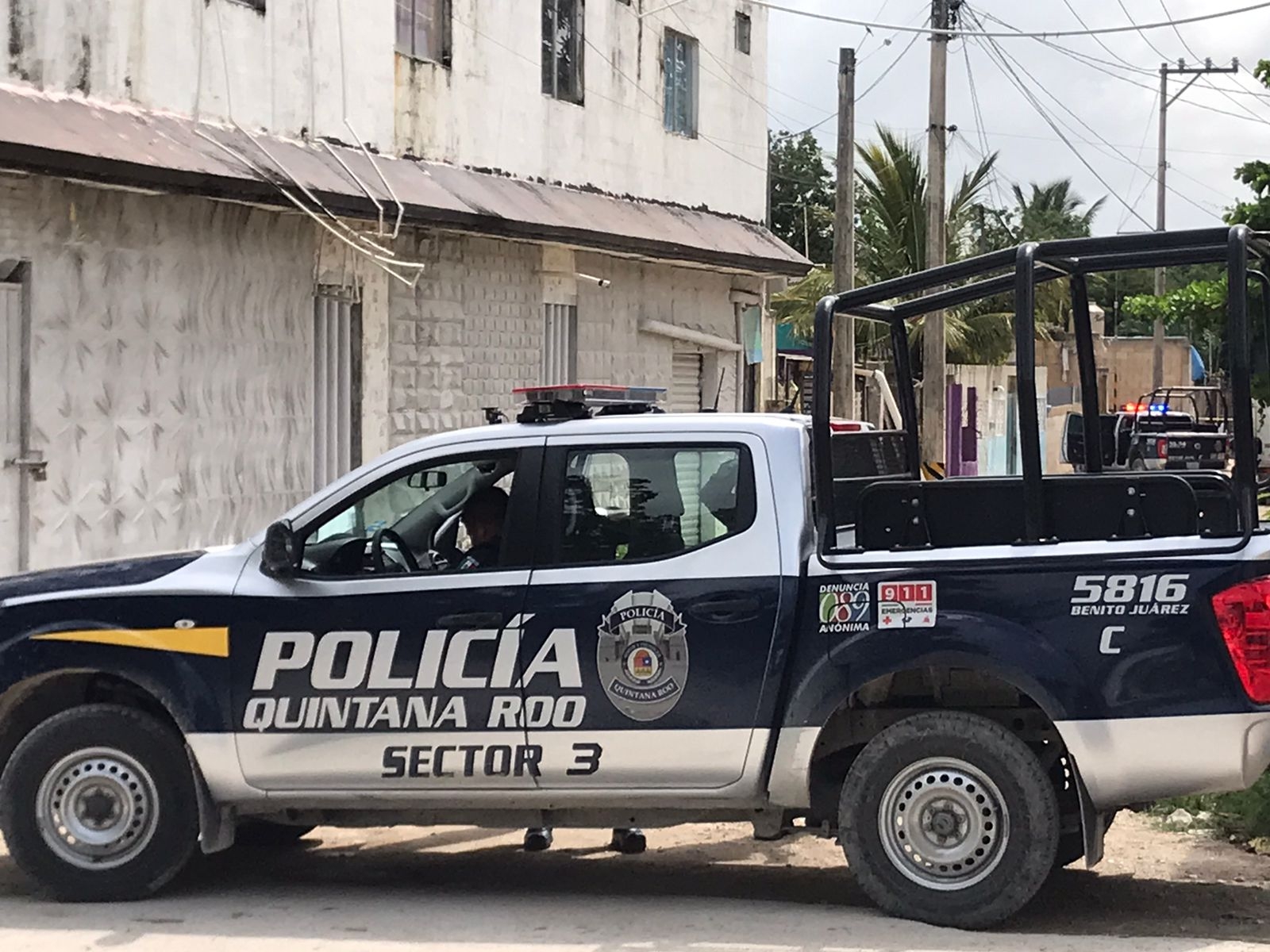 Al lugar llegaron elementos de la Policía Quintana Roo del Sector 3
Al lugar llegaron elementos de la Policía Quintana Roo del Sector 3