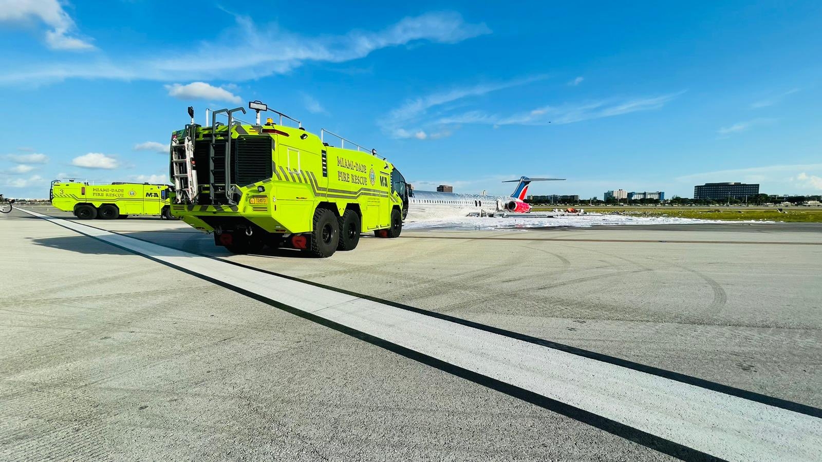 Tres heridos en avión que se incendió al aterrizar en aeropuerto de Miami Tres heridos en avión que se incendió al aterrizar en aeropuerto de Miami