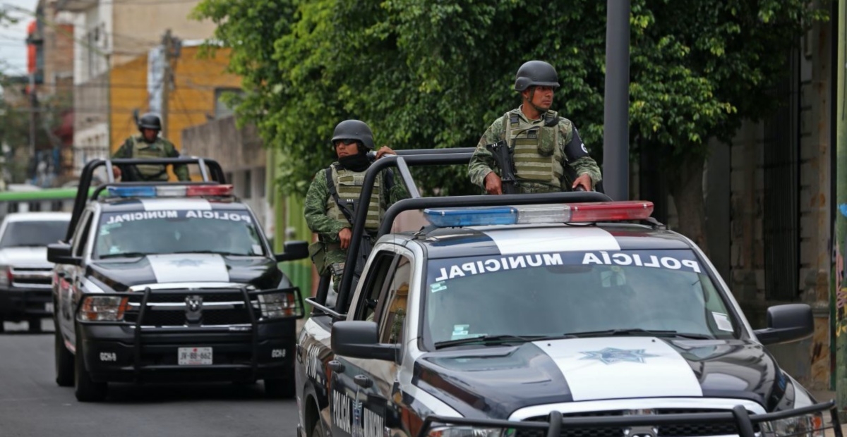 Policía local investigaba una presunta casa de seguridad donde había gente secuestrada, pero fueron recibidos a tiros Policía local investigaba una presunta casa de seguridad donde había gente secuestrada, pero fueron recibidos a tiros