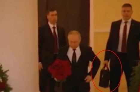 El exguardespaldas fue concido por cargar el maletín nuclear del Kremlin. Foto: Especial El exguardespaldas fue concido por cargar el maletín nuclear del Kremlin. Foto: Especial