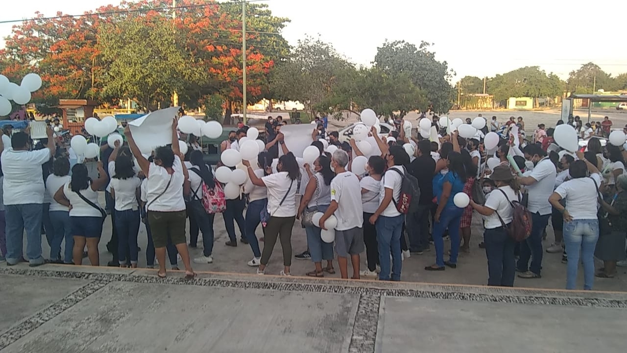 Manifestantes llegan a las afueras del Centro de Reinserción Femenil que se ubica en Mérida